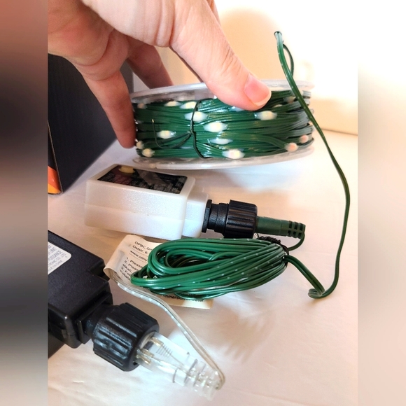 Ollny Christmas Lights Indoor Outdoor 131ft 400 LEDs 11 Modes Remote Multicolor - Picture 3 of 8